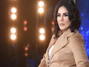 سجال بين أحلام ومتابعيها بعد هجومها على ماكرون