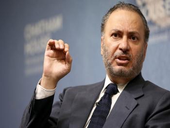 قرقاش مدافعا عن ماكرون: هو لا يريد عزل المسلمين في الغرب