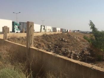 قزيز: 30 براداً وشاحنة تعبر منفذ جابر يومياً باتجاه دول الخليج