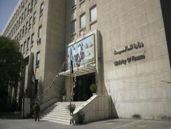 وزارة المالية تدرس إمكانية توطين معاشات 240 ألف متقاعد يقبضون بموجب دفاتر شيكات تدريجياً لدى المصارف