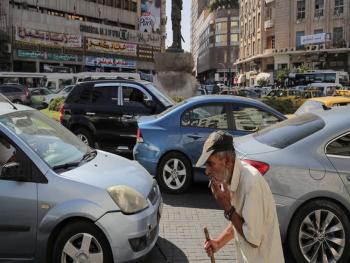 فضلية: كل من يعمل براتب أصبح ضمن شريحة الطبقة الفقيرة