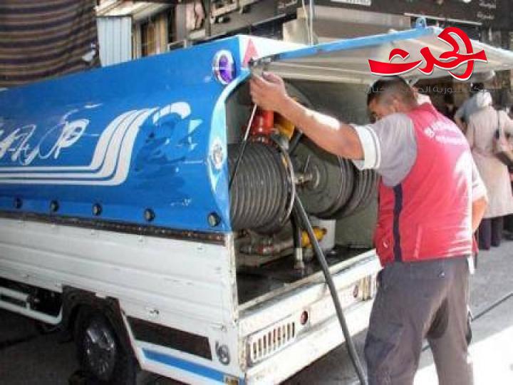 بعد ارتفاع سعره في السوق السوداء.. المازوت بالطناجر في اللاذقية