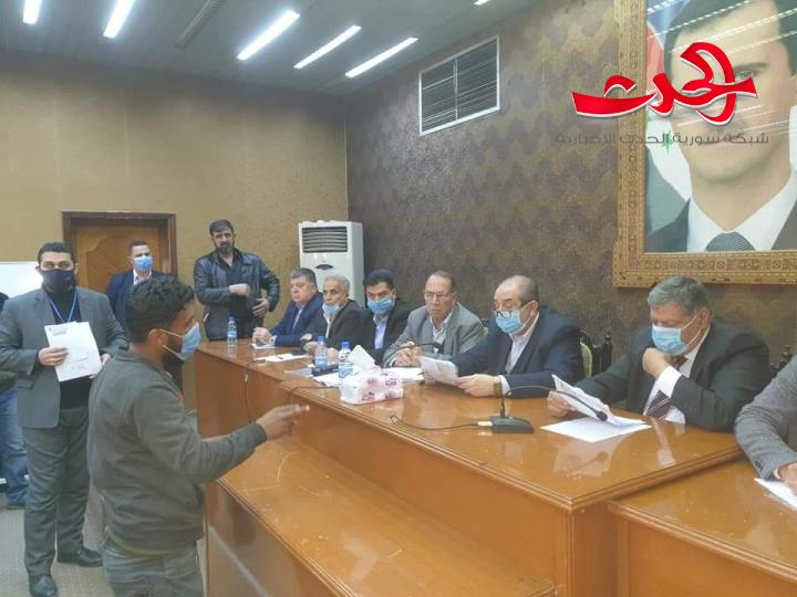 محافظ ريف دمشق: أنا لا أعطي استثناء مازوت لأحد .. تخفيض في كميات المازوت بنسبة 20 بالمئة