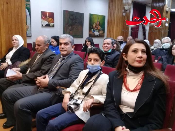 الباحث د.إياد يونس يوقع كتابه *اقتصاد المتوسط* في ثقافي أبي رمانة