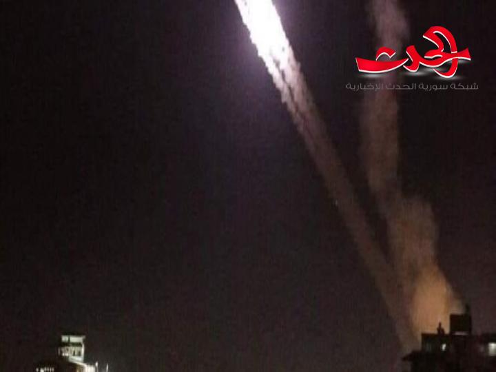 الدفاعات الجوية السورية تتصدى لأهداف معادية في أجواء دمشق