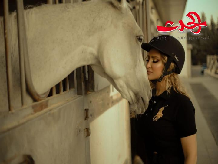 السوسن العالمية تتوج السورية منار بشور ملكة جمال الفارسات العرب للعام ٢٠٢١ في دبي