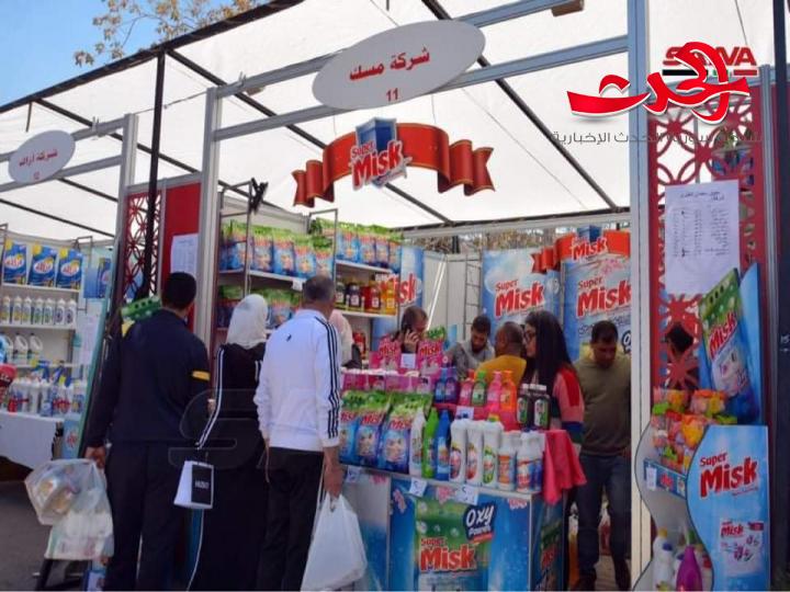 سوق رمضان الخيري ..عروض منوعة.. كل ما تحتاجه بسعر التكلفة