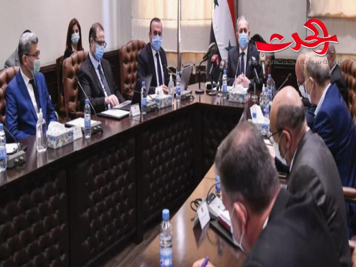 رئيس الحكومة يوجه بإزالة المخالفات ومنع إشادة أي مخالفة جديدة … عرنوس: وزارة الإدارة المحلية الجهة الأكثر قدرة على رصد متابعة رضا المواطنين .. مخلوف: 17 مليار ليرة في موازنة عام 2021 لشراء باصات نقل داخلي