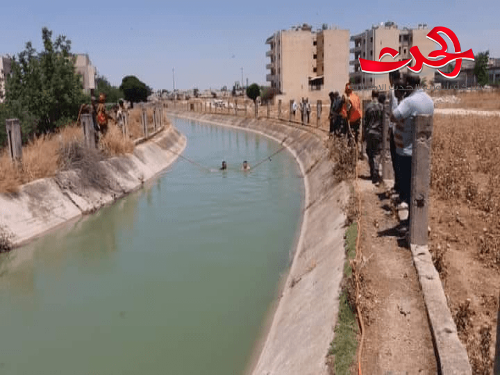 ريف حمص: انتشال جثمان الطفل الذي غرق في ساقية للري قرب بلدة قطينة