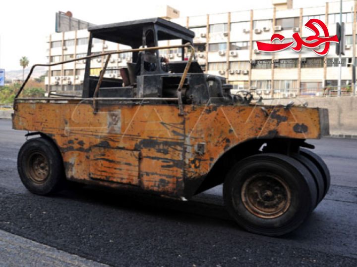 في دمشق : مد قميص إسفلتي بين مبنى وزارة السياحة وتقاطع فيكتوريا .