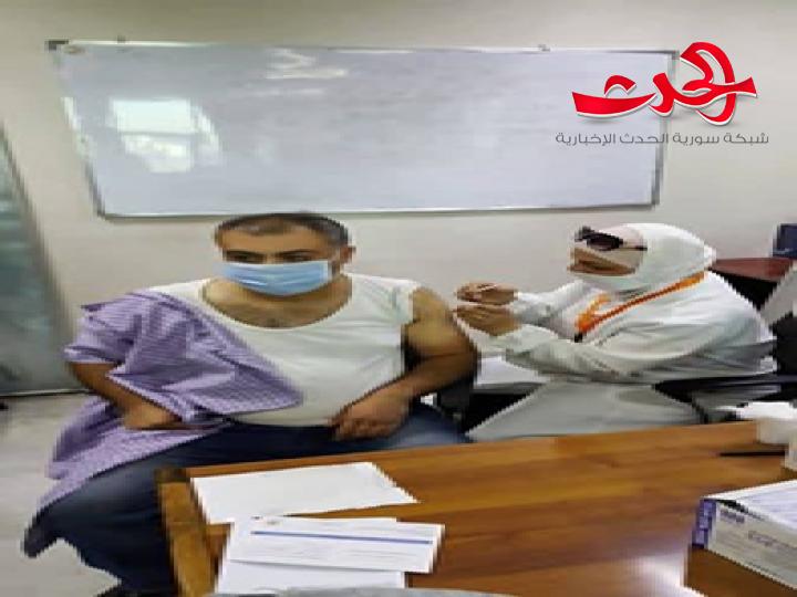 في ريف دمشق : فرق جوالة لإعطاء لقاح كورونا في الجهات العامة والخاصة.