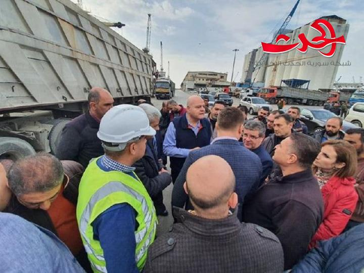 وزير التجارة الداخلية : عمليات تفريغ القمح من البواخر في ميناء طرطوس تسير بوتيرة عالية 