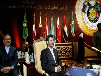 أحمدي نجاد يحذر من حرب  مدمرة في الشرق الأوسط والخليج
