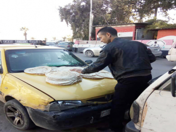 هل يقبلها وزير التموين ومدير المخابز.. صور؟!