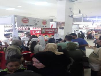 التوافد مستمر لجموع المواطنين إلى كرنفال التسوق مهرجان الخيرات في مدينة جرمانا