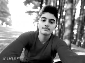 الغرابة بقلم أحمد سلامة