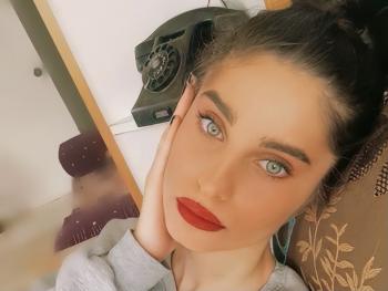 بريقاً واحداً ينجيني..بقلم..  آنا ماريا جهاد مقدسي