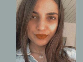 قبلك كنت فتات خبز منسيّ..بقلم ميس صبيح