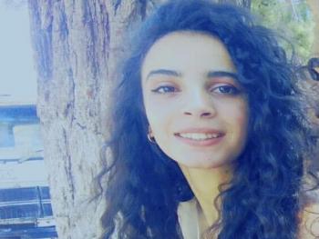 زحفتُ برعشة لحافّة نافذتي..بقلم جنى منير طحطح