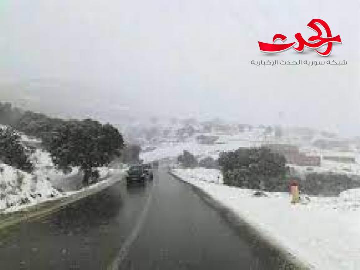 بسبب سوء الأحوال الجوية..إصابة 15 مدنياً بانقلاب سيرفيس شرق حماة
