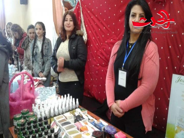 معرض حكايا لأمي بين أجراس كنيسة يسوع الملك وفريق جنى للتنمية