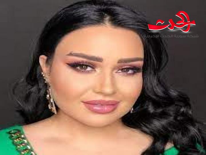 سارية السواس بصورة لها أول بداياتها بالفن