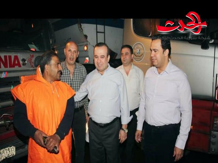 في منتصف الليل  الوزير مخلوف يجول على عمال النظافة المناوبين بمناسبة عيدهم 