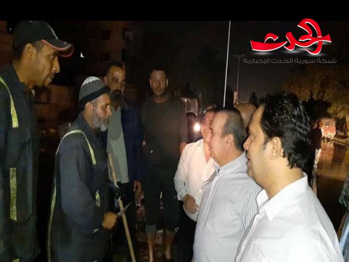 في منتصف الليل  الوزير مخلوف يجول على عمال النظافة المناوبين بمناسبة عيدهم 