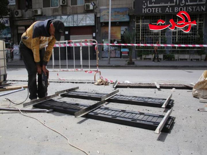 استمرار أعمال صيانة فواصل التمدد الطرقي عند تقاطع فكتوريا بدمشق