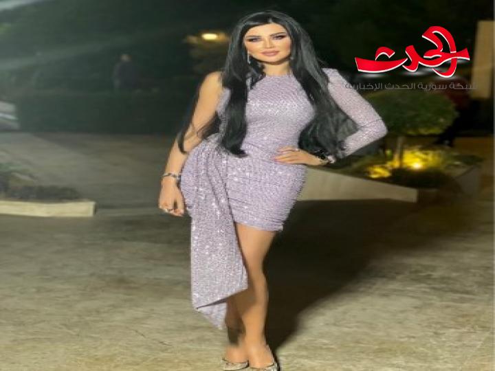 بالصور- جيني إسبر تلفت الأنظار بإطلالة ساحرة