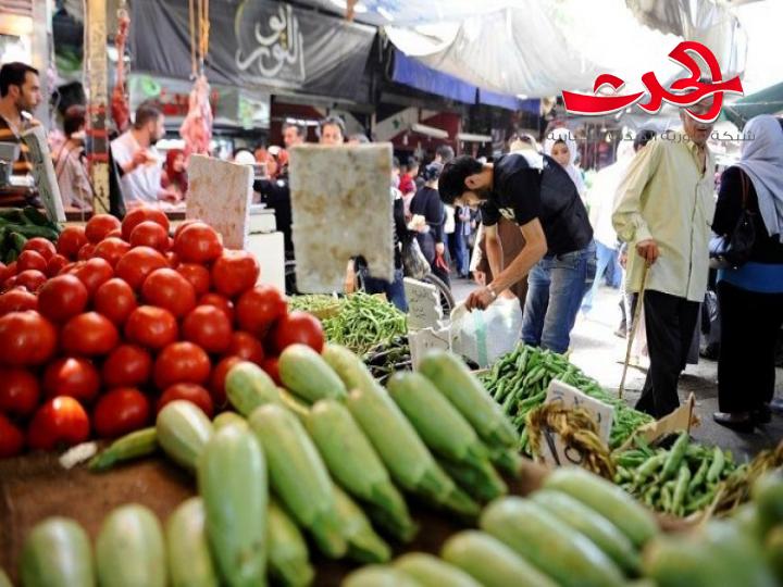 المواطنون يشترون الخضروات والفواكه بالحبة...