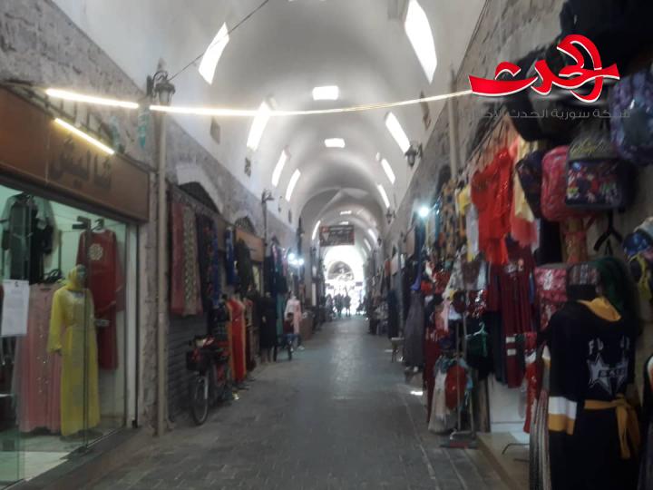محافظ حمص يجتمع بالفعاليات التجارية لمناقشة المرسوم 13 ومضمونه