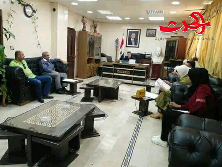 اجتماع مدير التربية بدرعا مع اللجنة المكلفة بتشكيل أمناء المخابر والمكتبات
