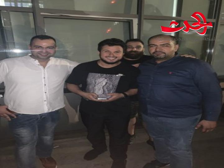 الصورة الأولى لوديع الشيخ بعد إطلاق سراحه