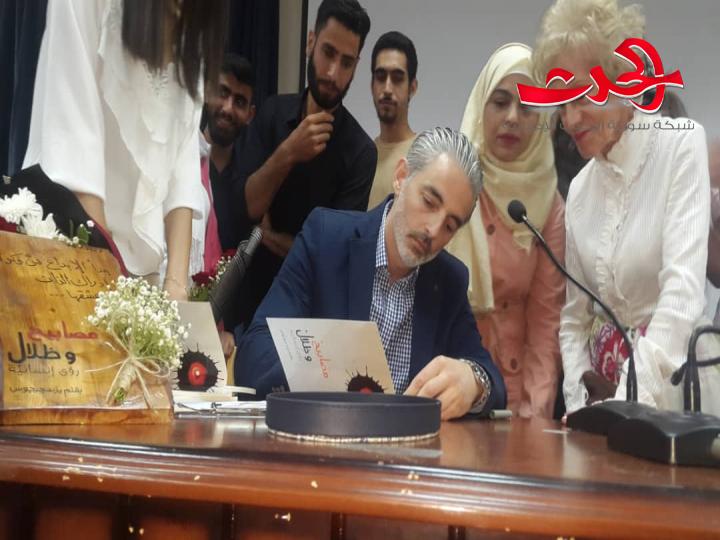 يزيد جروس يوقع كتابه مصابيح وظلال في ثقافي حمص
