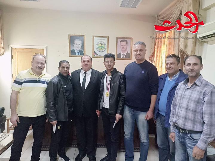 رئيس مكتب الشباب يكرم بطل الجمهورية بالكاراتيه أحمد المحمد
