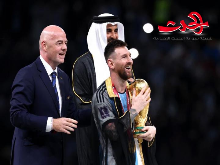 ميسي يلبس العباءة العربية و يرفع كأس العالم