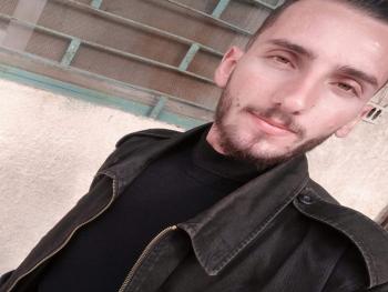 الحياة من أعظم المعلمين إعطاءاً و إخلاصاً ففيها نُلَقَنْ الدروس بغَيرِ قرار و سَابقِ إرادة