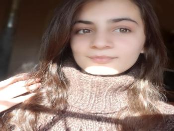 أبسطُ الحب علناً لقمراء.. بقلم أليسار العيسى 