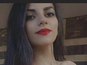 هَل أَنَا الغَريِبة أمْ النّاسْ؟.. بقلم..يارا حيدر صالح..