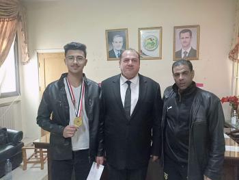 رئيس مكتب الشباب يكرم بطل الجمهورية بالكاراتيه أحمد المحمد