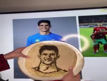 فنانة فلسطينية ترسم حارس المنتخب المغربي "ياسين بونو" بالزيت والزعتر 