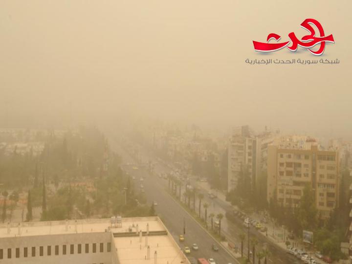 الأجواء سديمية ..عاصفة غبارية تشهدها المناطق الجنوبية