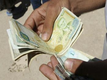 شبح زيادة الرواتب يهدد أصحاب الدخل المحدود..