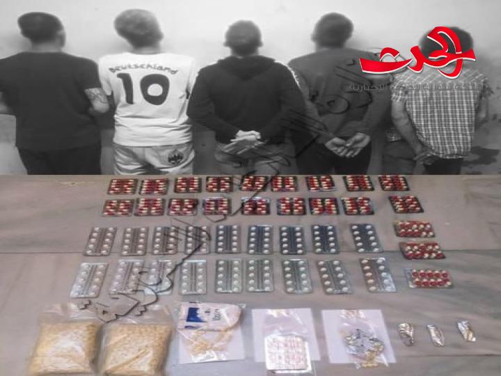 القبض على خمسة أشخاص من متعاطي ومروجي المواد المخـ.درة ويضبط كمية منها بحوزتهم.