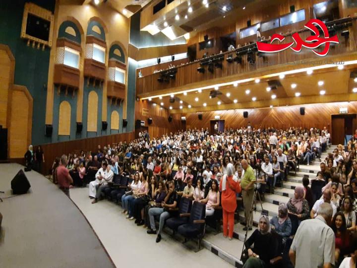 ميرنا ملوحي تطرب جمهور حمص بأغان تراثية وطربية