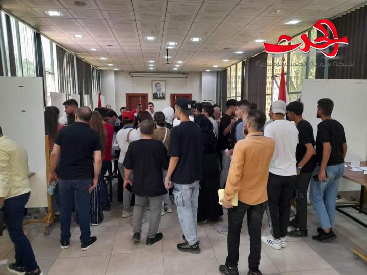 إقبال طلابي كبير على المراكز الانتخابية بجامعة حلب