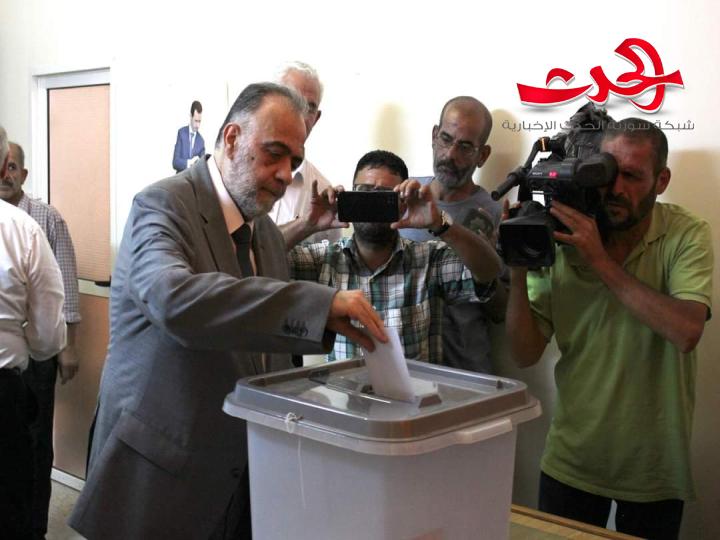 وزير الأوقاف يُدلي بصوته في انتخابات أعضاء مجلس الشعب بدمشق