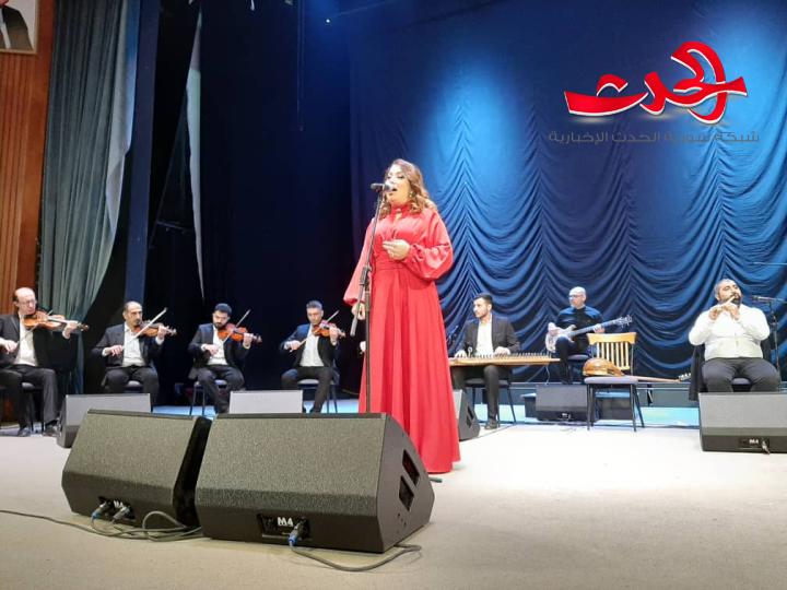 الفنانة شذى العكش تحيي أمسية طربية على مسرح ثقافة حمص 