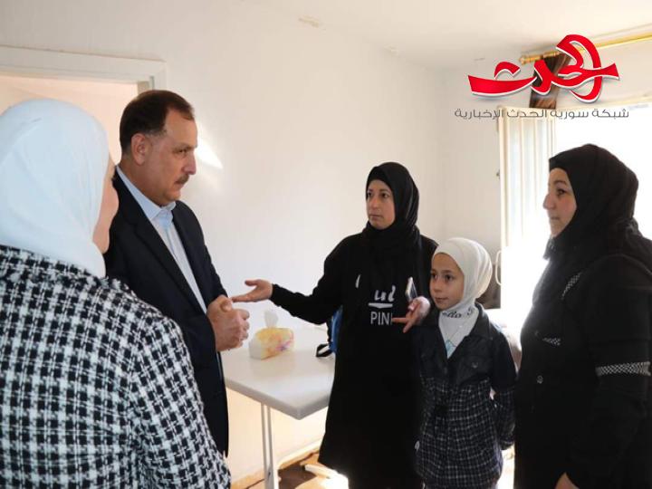 في إطار الجهود الحكومية لتأمين احتياجات العائلات الوافدة من حلب.. السباعي وخليل يتفقدان مركز الإقامة في الحرجلة